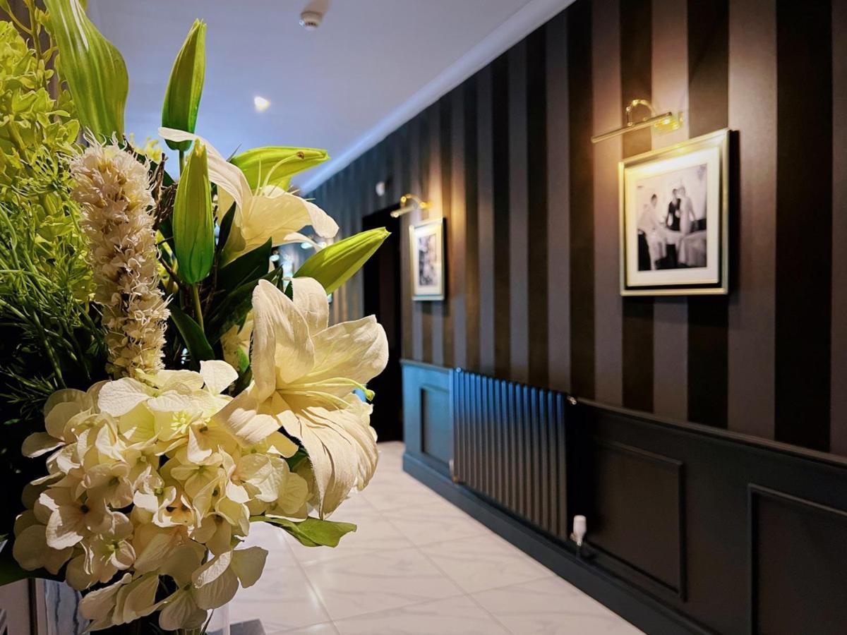 ביסטר The Chesterton Hotel מראה חיצוני תמונה