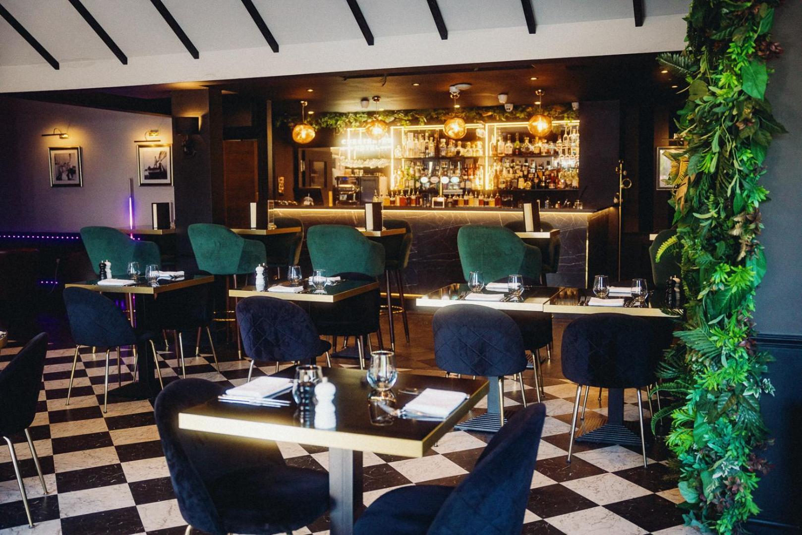 ביסטר The Chesterton Hotel מראה חיצוני תמונה