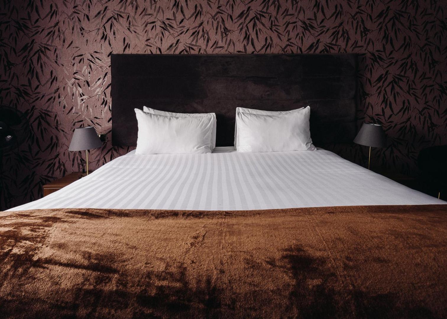 ביסטר The Chesterton Hotel מראה חיצוני תמונה