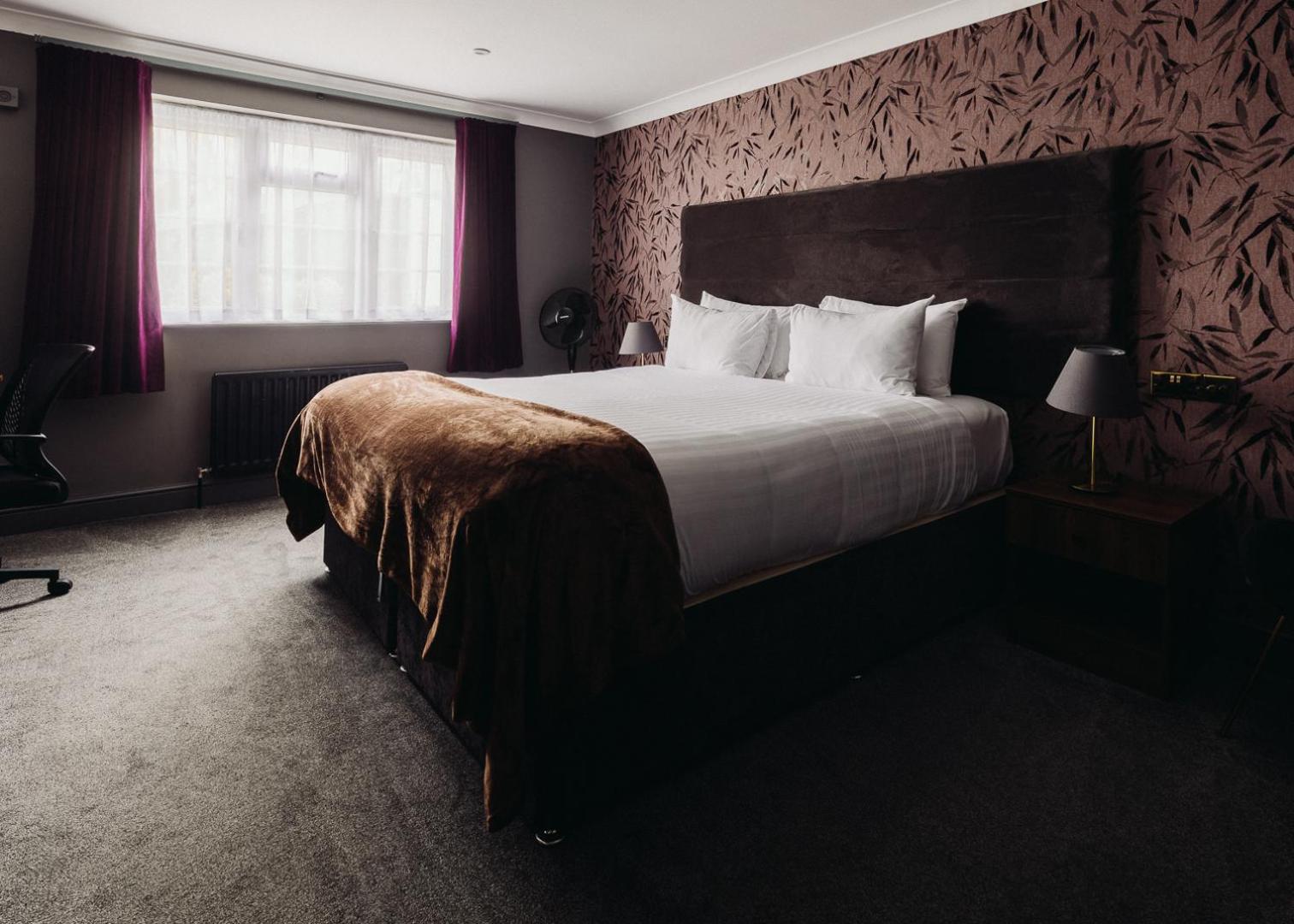 ביסטר The Chesterton Hotel מראה חיצוני תמונה