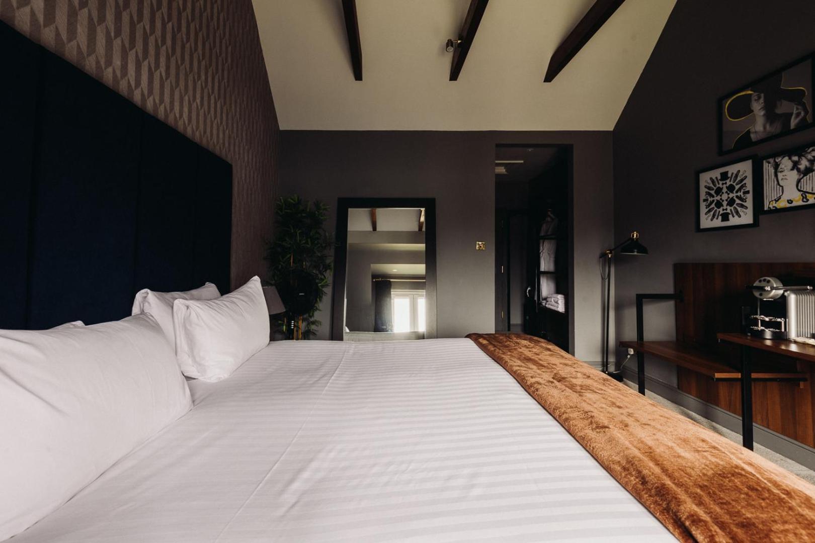 ביסטר The Chesterton Hotel מראה חיצוני תמונה