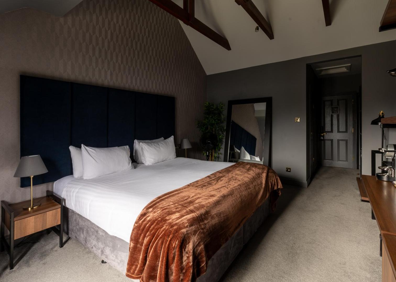 ביסטר The Chesterton Hotel מראה חיצוני תמונה