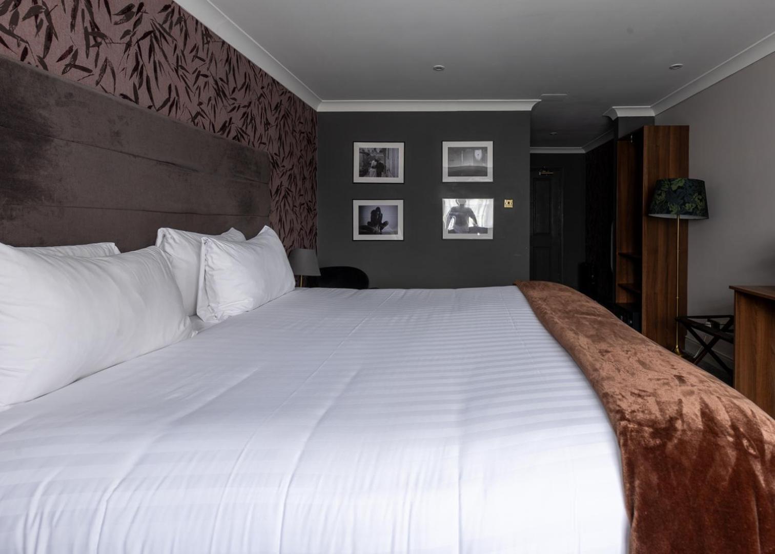 ביסטר The Chesterton Hotel מראה חיצוני תמונה